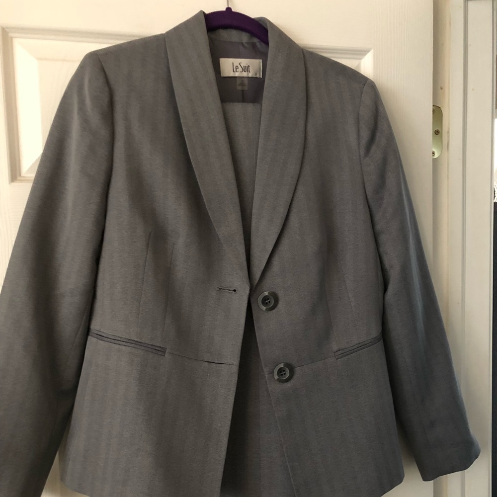 *FINAL PRICE DROP* EUC, Le Suit 2 piece suit